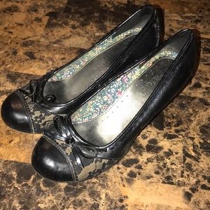Black heels with lace toe